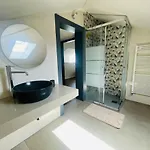 с террасой и видом на озеро в стрезе