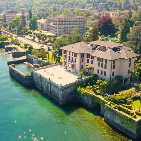 с террасой и видом на озеро в стрезе Lejlighed