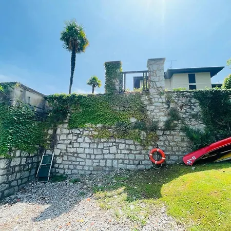 Apartman с террасой и видом на озеро в стрезе