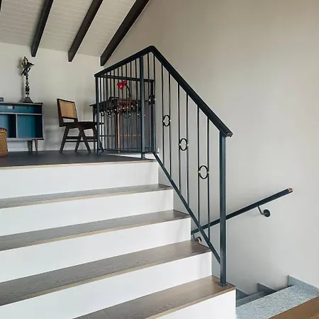 с террасой и видом на озеро в стрезе 아파트