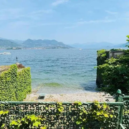 Apartman с террасой и видом на озеро в стрезе