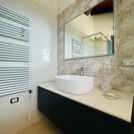 Apartman с террасой и видом на озеро в стрезе Stresa