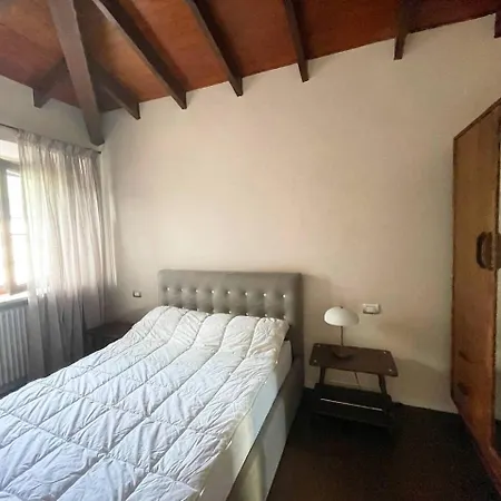 с террасой и видом на озеро в стрезе Apartament Stresa