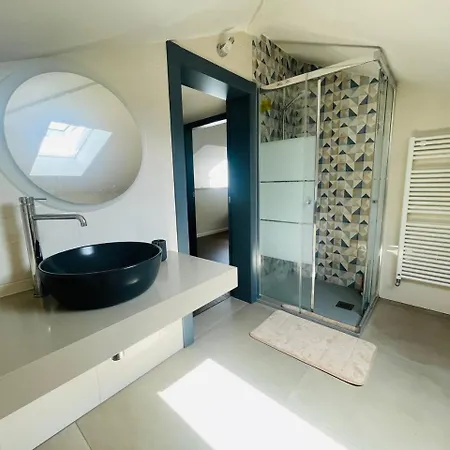 с террасой и видом на озеро в стрезе