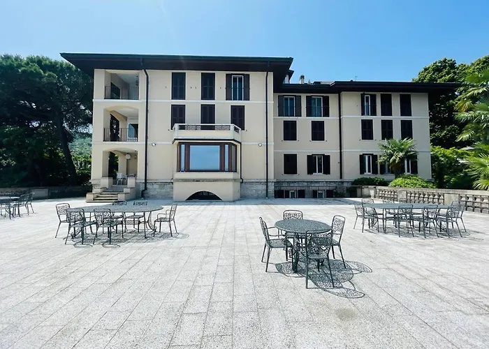 с террасой и видом на озеро в стрезе Apartament *