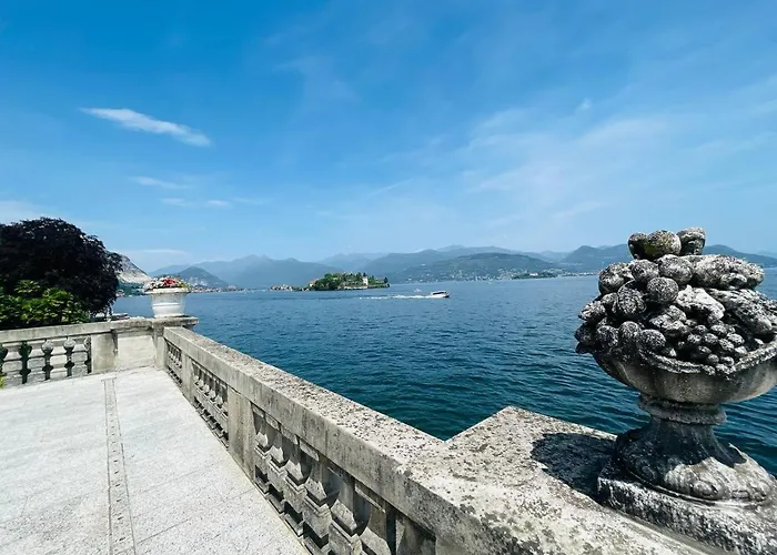 с террасой и видом на озеро в стрезе *