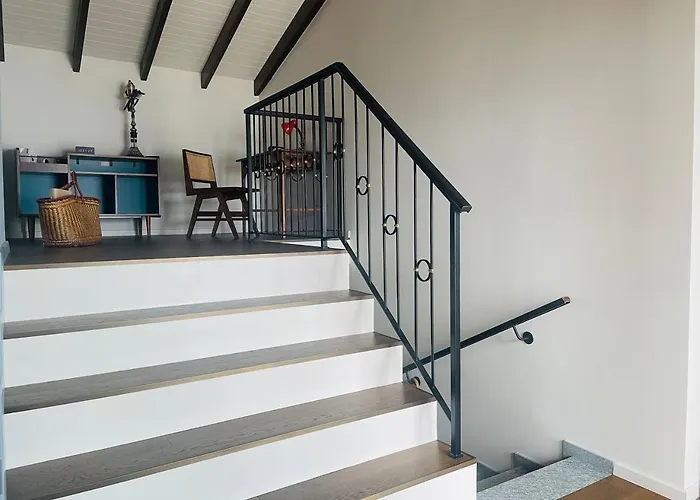 с террасой и видом на озеро в стрезе Apartament