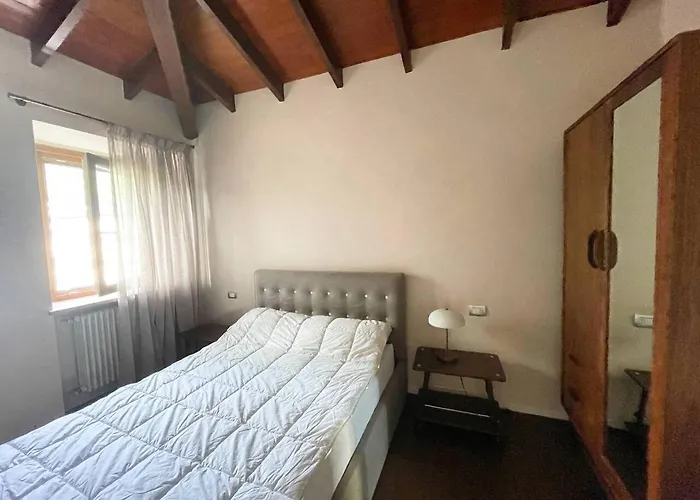 с террасой и видом на озеро в стрезе Apartament Stresa