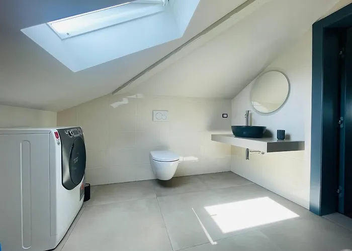 с террасой и видом на озеро в стрезе * 스트레사