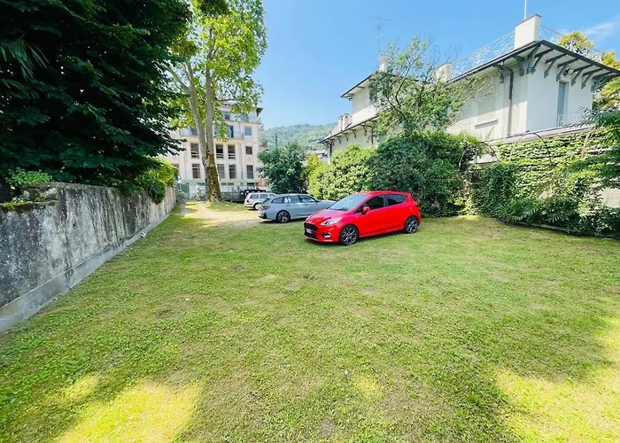 Appartement с террасой и видом на озеро в стрезе *