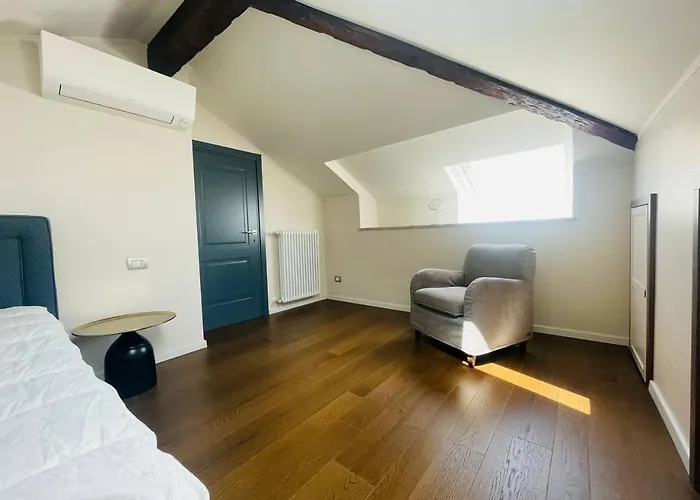 с террасой и видом на озеро в стрезе * Stresa