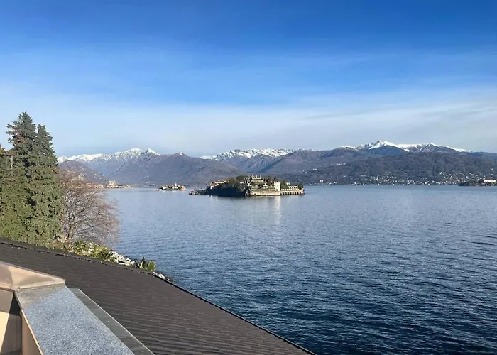 с террасой и видом на озеро в стрезе